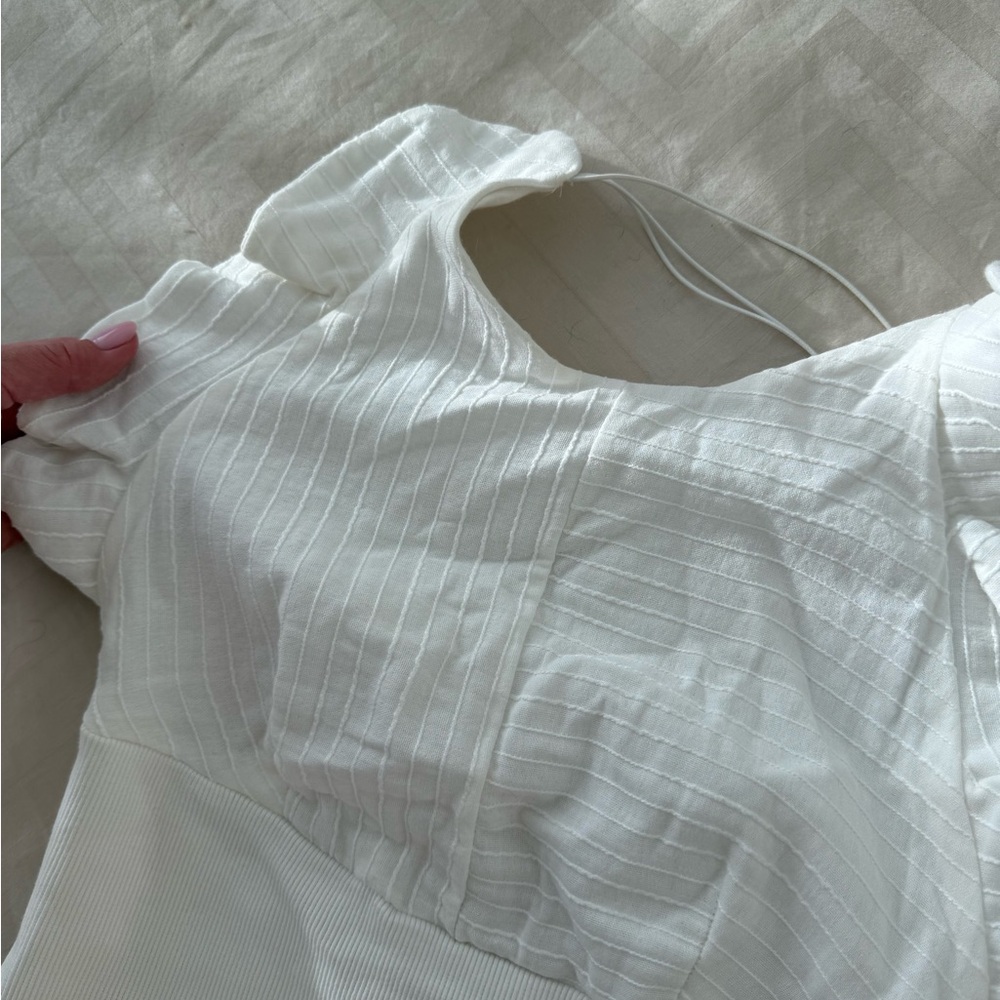 A fitted dress below the knees. White. Size S-M. Zara. - Picture 7 of 10